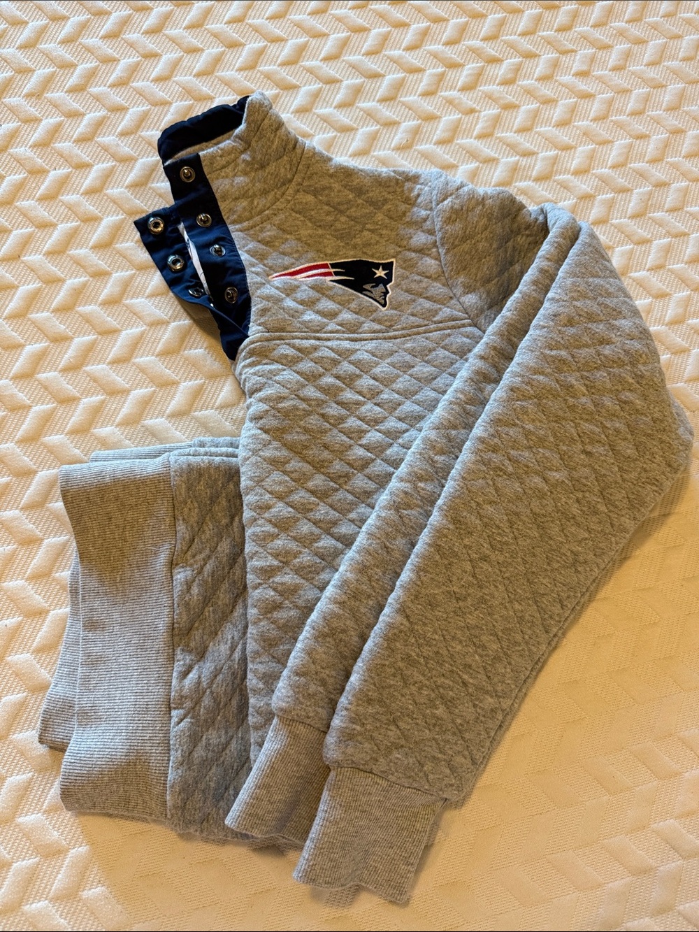 Women’s New England Patriots Quilted Gray Pullover Sweatshirt Sz Small
